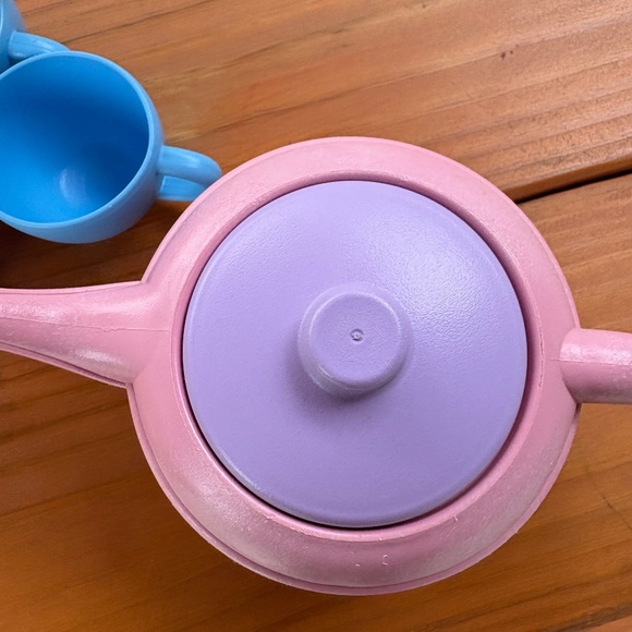 Green Toys Tea Kitchen Set, Plates, Bowls, Teapot, Spoons and Fork - Picture 7 of 11